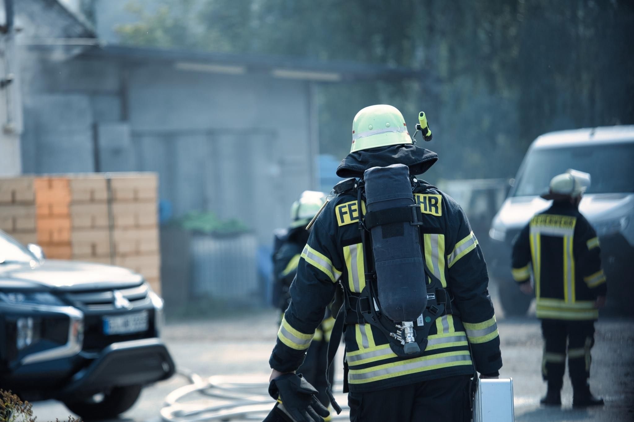 Feuerwehrmann mit Atemschutzgerät
